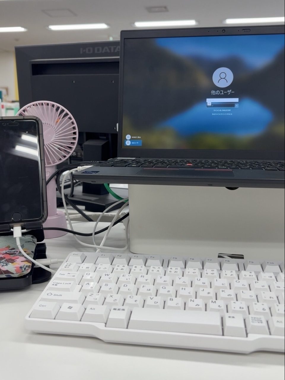 デスクで業務開始